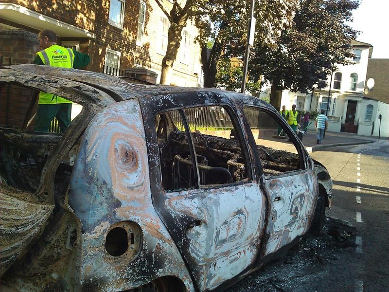 Res_4006607_Burn_out_car_in_Hackney